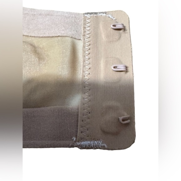 38DD Victoria's Secret Womens Beige Lined Underwire Strapless Bra Back Closure - Picture 3 of 15